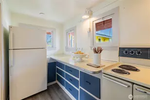 2035 Fairview Ave E, Seattle, WA 98102 - Photo 13