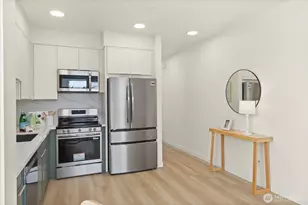 2372 Franklin Ave E, Seattle, WA 98102 - Photo 3