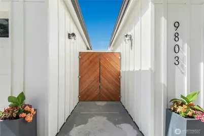 9803 Crystal Lake Drive, Woodinville, WA 98077 - Photo 21