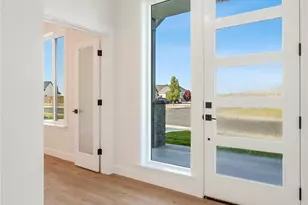 601 N Bluff West Dr, Moses Lake, WA 98837 - Photo 3