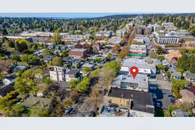 8214 Greenwood Avenue N, Seattle, WA 98103 - Photo 17