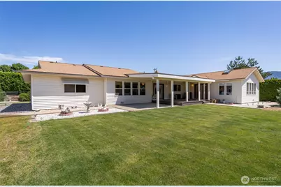 695 S Lyle Avenue, East Wenatchee, WA 98802 - Photo 3