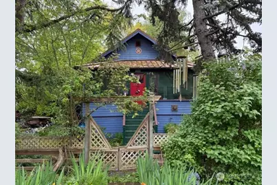 8729 Palatine Avenue N, Seattle, WA 98103 - Photo 1