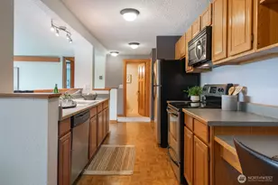 2500 W Manor Pl, Seattle, WA 98199 - Photo 13