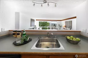 2500 W Manor Pl, Seattle, WA 98199 - Photo 17