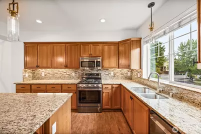 4660 NE 3rd Court #J3, Renton, WA 98059 - Photo 9