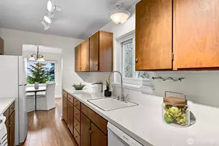 11515 Greenwood Ave N, Seattle, WA 98133 - Photo 15