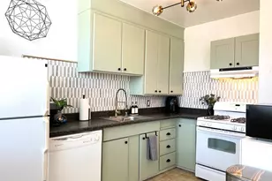 8214 Greenwood Ave N, Seattle, WA 98103 - Photo 9