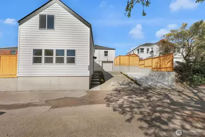 8040 19th Avenue NW, Seattle, WA 98117 - Photo 3