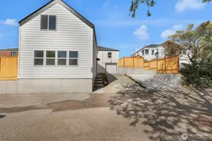 8040 19th Ave NW, Seattle, WA 98117 - Photo 3