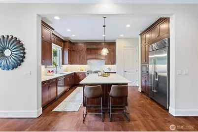 9827 NE 20th Street, Bellevue, WA 98004 - Photo 11