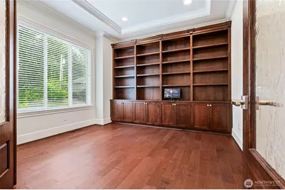 9827 NE 20th Street, Bellevue, WA 98004 - Photo 17