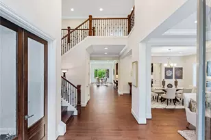 9827 NE 20th St, Bellevue, WA 98004 - Photo 3