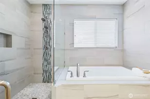 9827 NE 20th St, Bellevue, WA 98004 - Photo 29