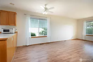 161 W Whidbey Ave, Oak Harbor, WA 98277 - Photo 17