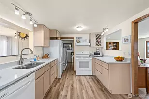 2423 Day Island Blvd W, University Place, WA 98466 - Photo 15