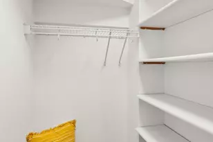 672 NE 40th St, Seattle, WA 98105 - Photo 9