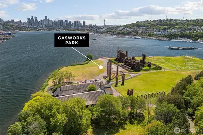 672 NE 40th St, Seattle, WA 98105 - Photo 37