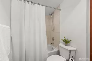 672 NE 40th St, Seattle, WA 98105 - Photo 35