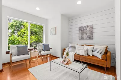 672 NE 40th St, Seattle, WA 98105 - Photo 11