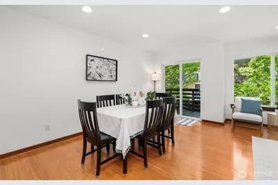 672 NE 40th St, Seattle, WA 98105 - Photo 19