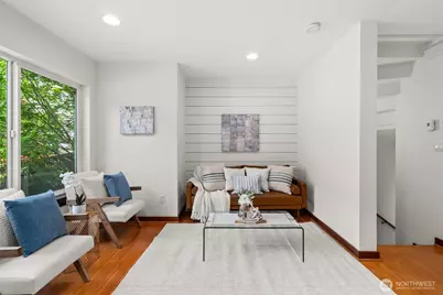 672 NE 40th St, Seattle, WA 98105 - Photo 13