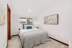 672 NE 40th St, Seattle, WA 98105 - Photo 27