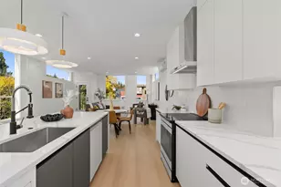 1223 N 48th St, Seattle, WA 98103 - Photo 9