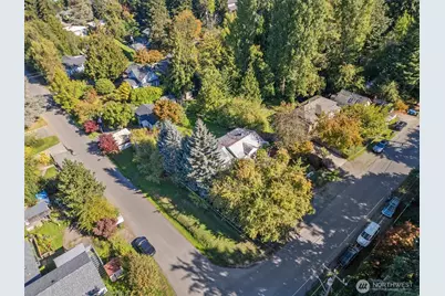 2704 NE 92nd Street, Seattle, WA 98115 - Photo 9
