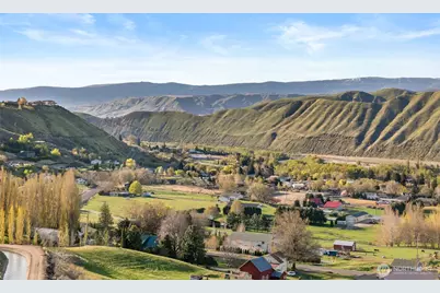 360 Diede Hills Lane, Wenatchee, WA 98801 - Photo 13