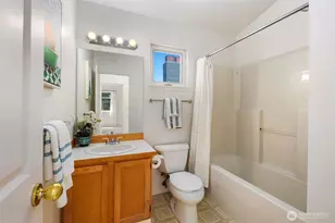 104 NE 94th St, Seattle, WA 98115 - Photo 5