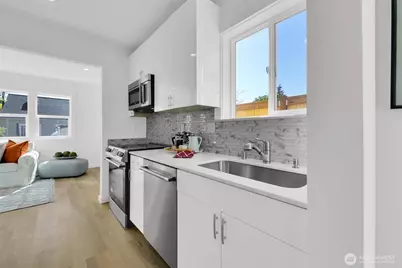 8040 19th Avenue NW, Seattle, WA 98117 - Photo 7