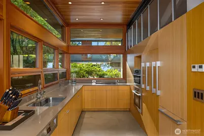 7268 Madrona Drive NE, Bainbridge Island, WA 98110 - Photo 17