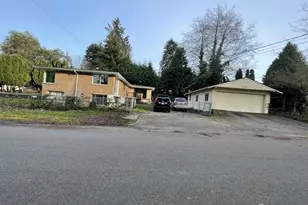 27 SW 102nd St, Seattle, WA 98146 - Photo 1