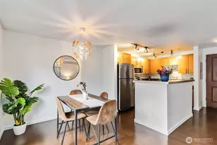 3661 Phinney Ave N, Seattle, WA 98103 - Photo 9