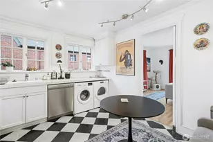 100 W Highland Dr, Seattle, WA 98119 - Photo 17