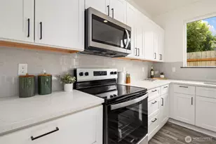 9245 Kelsey Ln SW, Seattle, WA 98106 - Photo 9