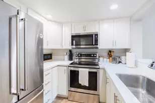 130 SW 116th St, Seattle, WA 98146 - Photo 9