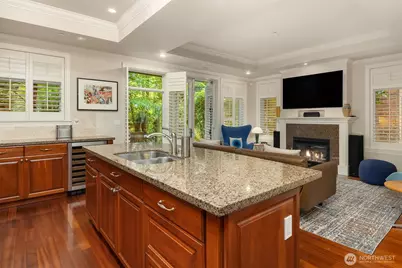 725 Harvard Avenue E, Seattle, WA 98102 - Photo 13