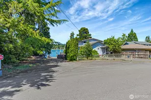 1954 NE Grandview Blvd, Keyport, WA 98345 - Photo 9