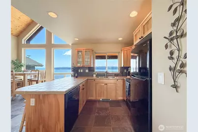 49 M Whidbey Island Drive, Everett, WA 98206 - Photo 5