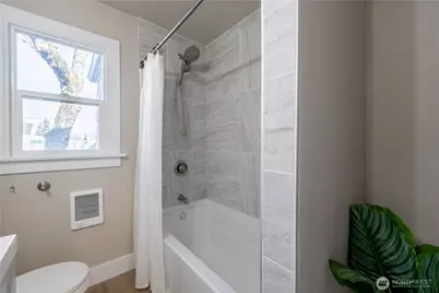 215 S 64th Street, Tacoma, WA 98408 - Photo 17