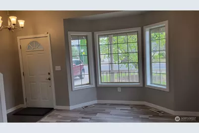 215 Sparks Drive, Kelso, WA 98626 - Photo 3