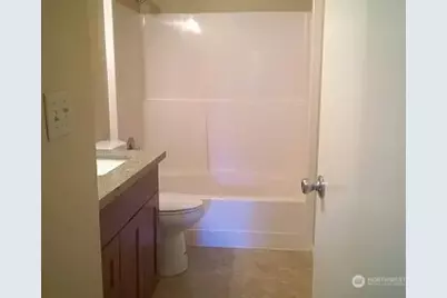 5215 38th Avenue SW #2, Seattle, WA 98126 - Photo 11