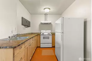 314 W 1st St, Port Angeles, WA 98362 - Photo 9