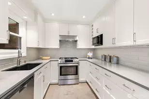 2802 29th Ave W, Seattle, WA 98199 - Photo 9