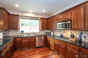 8301 183rd Ave E, Bonney Lake, WA 98391 - Photo 7