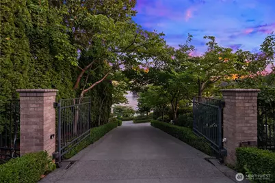 16 Enatai Drive, Bellevue, WA 98004 - Photo 3