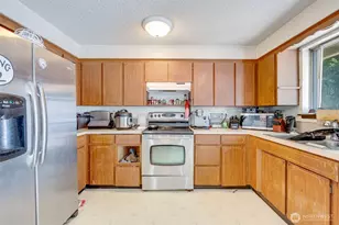 11104 Ainsworth Ave S, Tacoma, WA 98444 - Photo 3