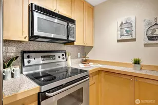 275 W Roy St, Seattle, WA 98119 - Photo 11